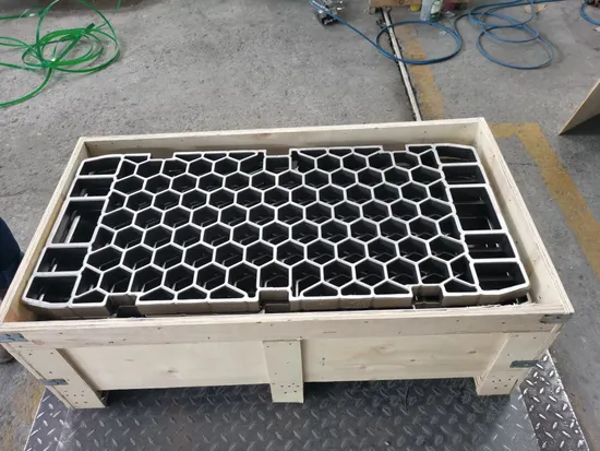 Gussbodenwanne, Zwischengitter, Säule, Distanzrohr